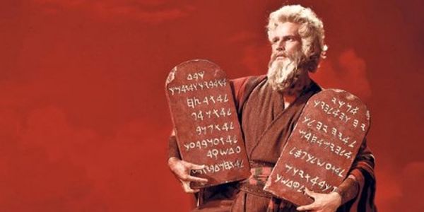 Charlton-Heston-holding-Ten-Commandments